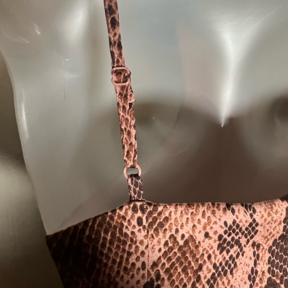 Express brand women’s snake print dress. Size small. EUC! Midi-length. Polyester - Picture 3 of 7